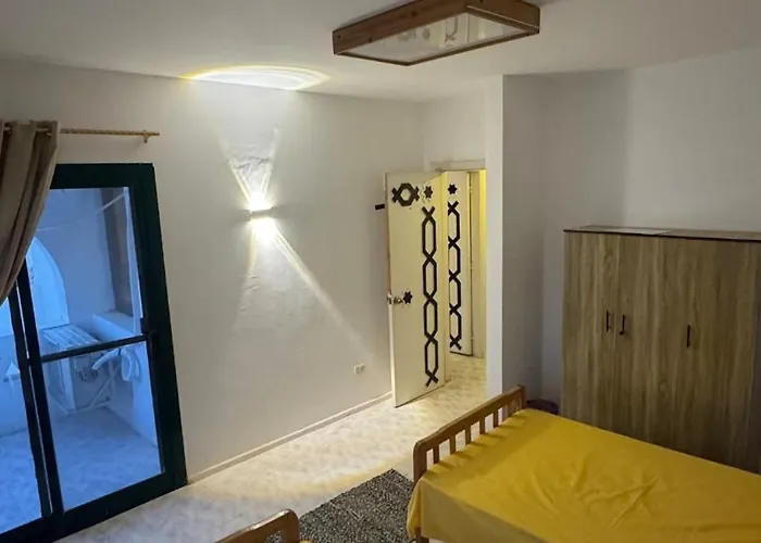 Authentic Cozy Near The شاليه